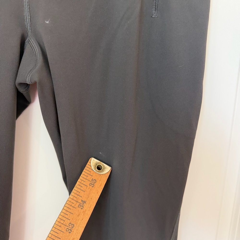 LuLuLemon Swift Speed High Rise Crop 23” Graphite Grey 8 Pockets Reflective - Picture 5 of 15